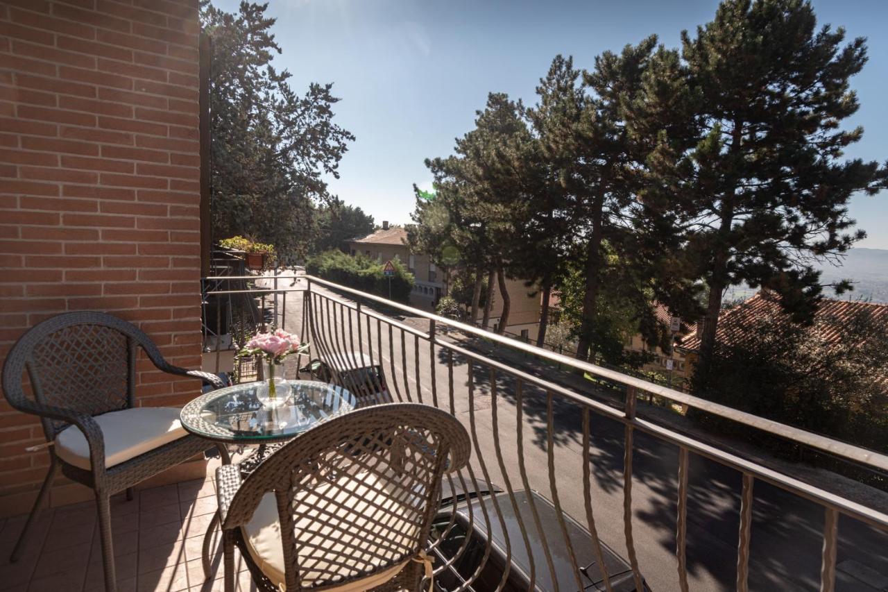 La Pineta Assisi Villa Exterior photo